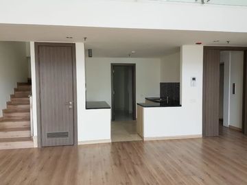 Apartemen ST Moritz Tipe SkyLoft 2 Lantai Semi Furnished