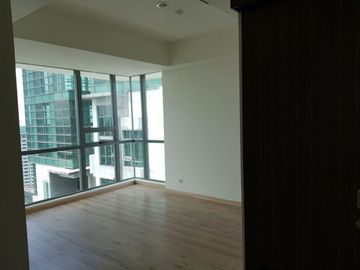 Apartemen ST Moritz Tipe SkyLoft 2 Lantai Semi Furnished