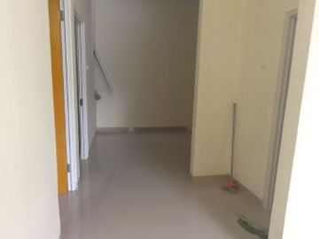 Rumah dalam cluster hanya 1 unit ready stok, strategis ya