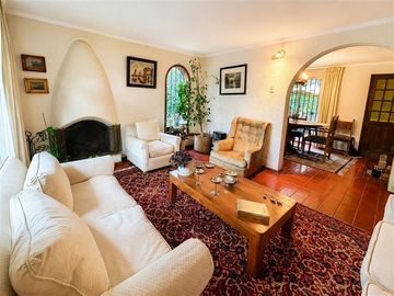 Acogedora casa en venta de 4 dorm. en Las Condes