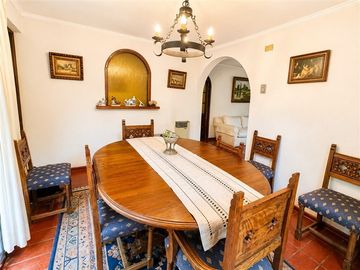 Acogedora casa en venta de 4 dorm. en Las Condes