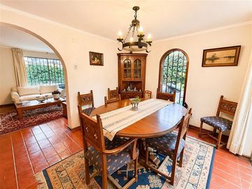 Acogedora casa en venta de 4 dorm. en Las Condes