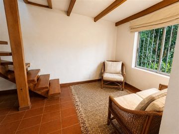 Acogedora casa en venta de 4 dorm. en Las Condes