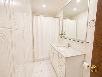 Acogedora casa en venta de 4 dorm. en Las Condes