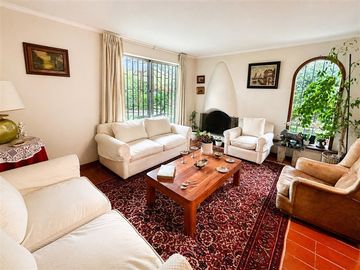 Acogedora casa en venta de 4 dorm. en Las Condes