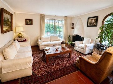 Acogedora casa en venta de 4 dorm. en Las Condes