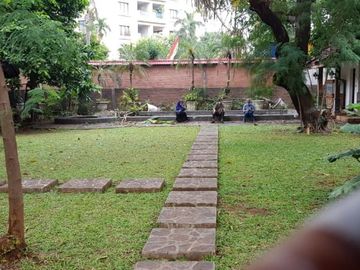 Dijual rumah tua hitung tanah, harga bawah njop area kalibata, jakarta selatan