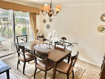 Casa en arriendo de 5 dorm. en Sagrada Familia