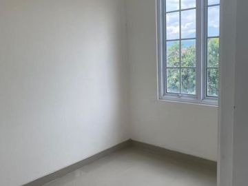 Rumah Bagus Paramount Village Simongan Dekat POLDA dan RS. Kariadi