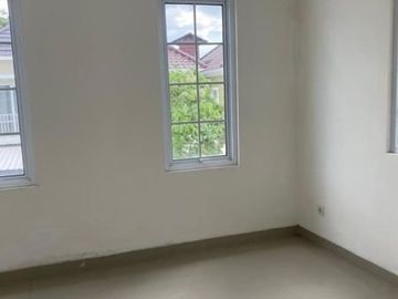 Rumah Bagus Paramount Village Simongan Dekat POLDA dan RS. Kariadi