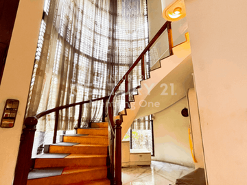 Rumah  Menteng 2 Lantai Nempel Jl Imam Bonjol