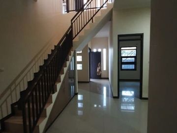 5 Bedroom House for sale