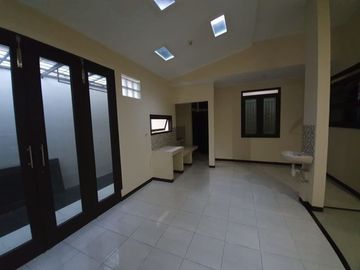 5 Bedroom House for sale