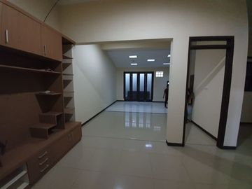 5 Bedroom House for sale
