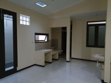5 Bedroom House for sale