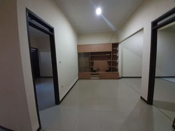 5 Bedroom House for sale