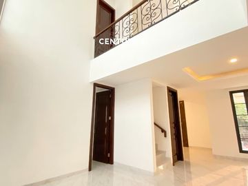 Rumah Mewah Ada Swimming Pool Di Sektor 9 Bintaro Am 17381