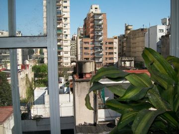DEPARTAMENTO DE 1 AMBIENTE MUY AMPLIO AL CONTRAFRENTE CON BALCON