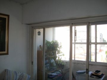 DEPARTAMENTO DE 1 AMBIENTE MUY AMPLIO AL CONTRAFRENTE CON BALCON