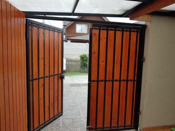 Vendo casa esquina Altos del Parque