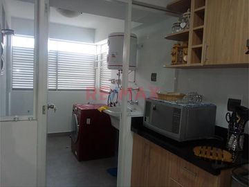 Vendo moderno departamento sin AMOBLAR en el centro de Miraflores 

Edificio inteligente con excelente ubicación, en el centro de Miraflores, a 03 c