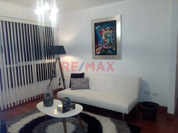 Vendo moderno departamento sin AMOBLAR en el centro de Miraflores 

Edificio inteligente con excelente ubicación, en el centro de Miraflores, a 03 c