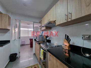 Vendo moderno departamento sin AMOBLAR en el centro de Miraflores 

Edificio inteligente con excelente ubicación, en el centro de Miraflores, a 03 c