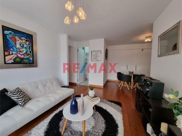 Vendo moderno departamento sin AMOBLAR en el centro de Miraflores 

Edificio inteligente con excelente ubicación, en el centro de Miraflores, a 03 c
