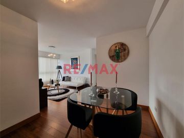 Vendo moderno departamento sin AMOBLAR en el centro de Miraflores 

Edificio inteligente con excelente ubicación, en el centro de Miraflores, a 03 c
