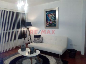 Vendo moderno departamento sin AMOBLAR en el centro de Miraflores 

Edificio inteligente con excelente ubicación, en el centro de Miraflores, a 03 c