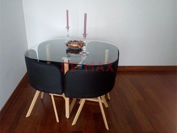 Vendo moderno departamento sin AMOBLAR en el centro de Miraflores 

Edificio inteligente con excelente ubicación, en el centro de Miraflores, a 03 c