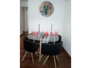 Vendo moderno departamento sin AMOBLAR en el centro de Miraflores 

Edificio inteligente con excelente ubicación, en el centro de Miraflores, a 03 c