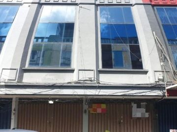 Ruko Klampis Megah jejer 2 Hadap utara, Strategis
