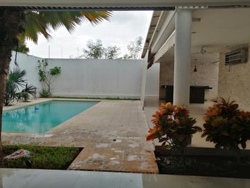 VENTA RESIDENCIA EN PORTO ALEGRE, PRIVADA EN MERIDA, YUCATAN DE 4 RECÁMARAS