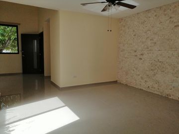 VENTA RESIDENCIA EN PRIVADA PORTO ALEGRE DE 4 RECAMARAS, CERCA PLAZA LA ISLA, MERIDA, YUCATAN