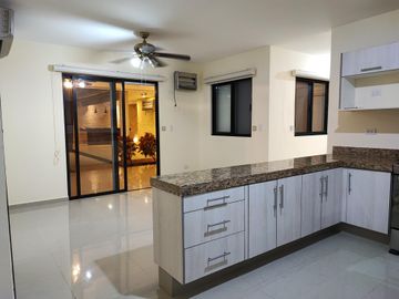 VENTA RESIDENCIA EN PRIVADA PORTO ALEGRE DE 4 RECAMARAS, CERCA PLAZA LA ISLA, MERIDA, YUCATAN