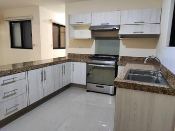VENTA RESIDENCIA EN PRIVADA PORTO ALEGRE DE 4 RECAMARAS, CERCA PLAZA LA ISLA, MERIDA, YUCATAN