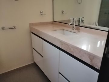 VENTA RESIDENCIA EN PRIVADA PORTO ALEGRE DE 4 RECAMARAS, CERCA PLAZA LA ISLA, MERIDA, YUCATAN