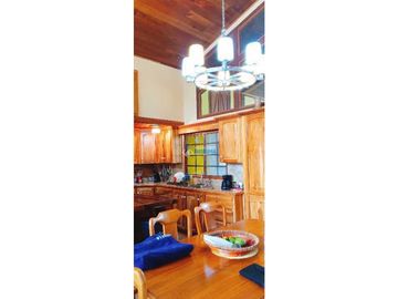 Se vende espectacular casa en Boquete, super amplia y acogedora!