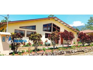 Se vende espectacular casa en Boquete, super amplia y acogedora!
