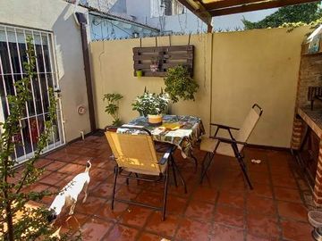 Departamento Tipo Casa en venta en Quilmes Este