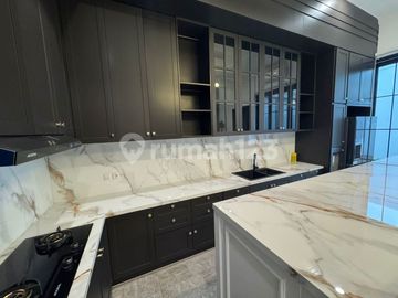 Turun Harga!!! Dijual Rumah Full Furnish Nyaman Lokasi Lokasi Strategis di Jl Janur Hijau I Gading Serpong