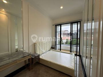 Turun Harga!!! Dijual Rumah Full Furnish Nyaman Lokasi Lokasi Strategis di Jl Janur Hijau I Gading Serpong
