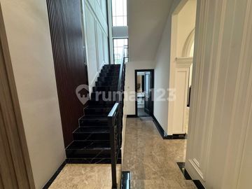 Turun Harga!!! Dijual Rumah Full Furnish Nyaman Lokasi Lokasi Strategis di Jl Janur Hijau I Gading Serpong