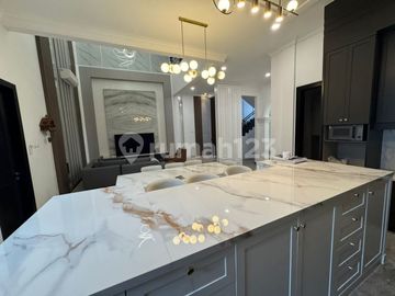 Turun Harga!!! Dijual Rumah Full Furnish Nyaman Lokasi Lokasi Strategis di Jl Janur Hijau I Gading Serpong