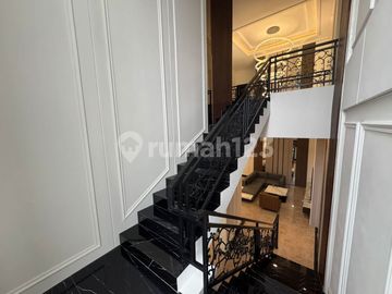 Turun Harga!!! Dijual Rumah Full Furnish Nyaman Lokasi Lokasi Strategis di Jl Janur Hijau I Gading Serpong