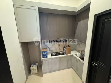 Turun Harga!!! Dijual Rumah Full Furnish Nyaman Lokasi Lokasi Strategis di Jl Janur Hijau I Gading Serpong