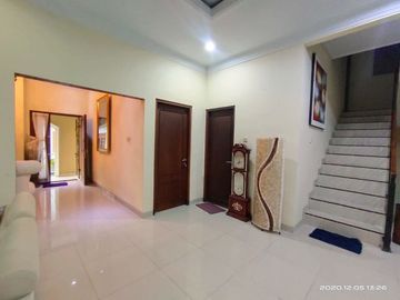 RUMAH LUX MEWAH DENGAN KOLAM RENANG PRIBADI DI UTARA AMPLAZ