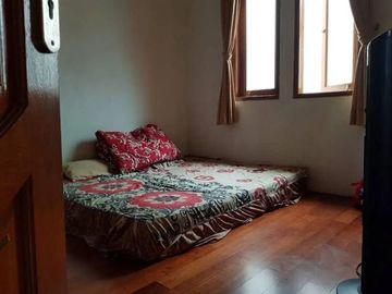 RUMAH 2 LT DI LINGKUNGAN ASRI BEBAS BANJIR JATINEGARA BARU
