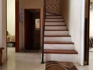 RUMAH 2 LT DI LINGKUNGAN ASRI BEBAS BANJIR JATINEGARA BARU